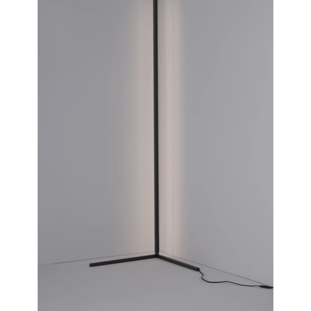 Stehlampe V-Line schwarz Lyora 5212017433404
