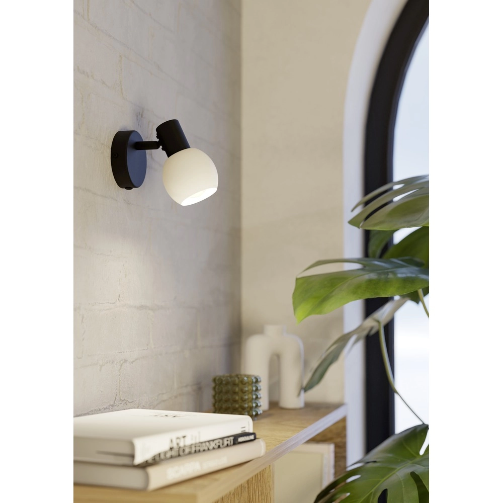 Wandlampe Castellazo Schwarz mit weißem Glas