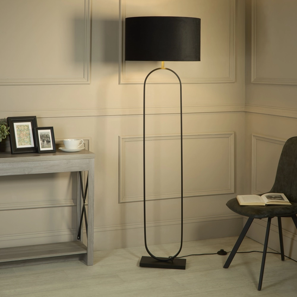 Stehlampe Modish schwarz mit schwarzer Kapuze Searchlight 5053423307534