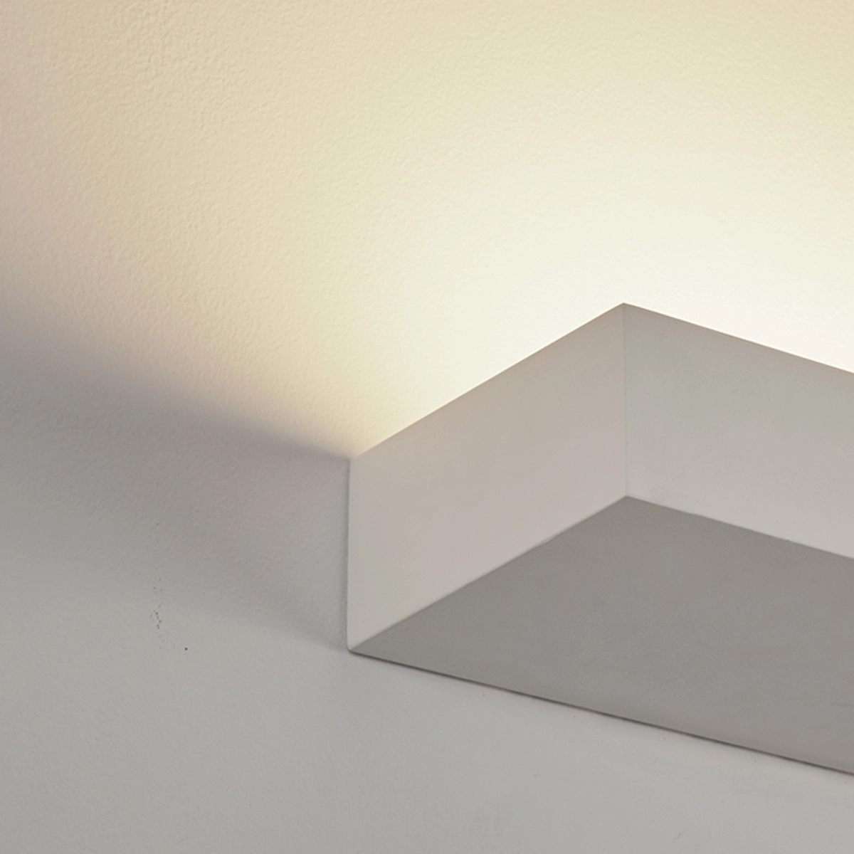Elegante Wandlampe Avron Gipsweiß Lyora 5053423308098