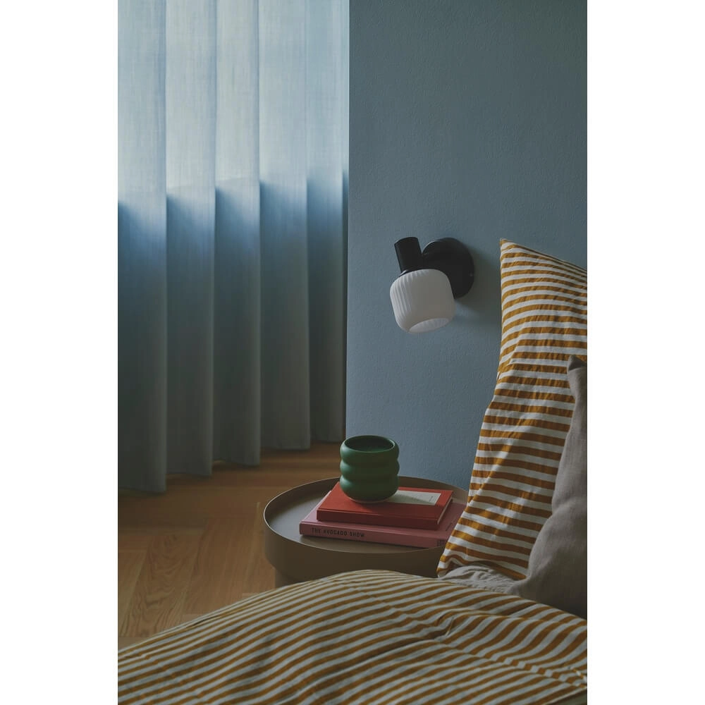 Schwarze Wandleuchte Milford mit Weiß Nordlux 5704924018688