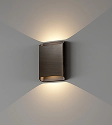 Wandleuchte Diaz gegen weiße Wand Up & Downlight