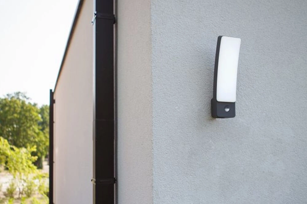 Einzigartige Wandleuchte Kira Ausführung mit Sensor Lutec 6939412010557