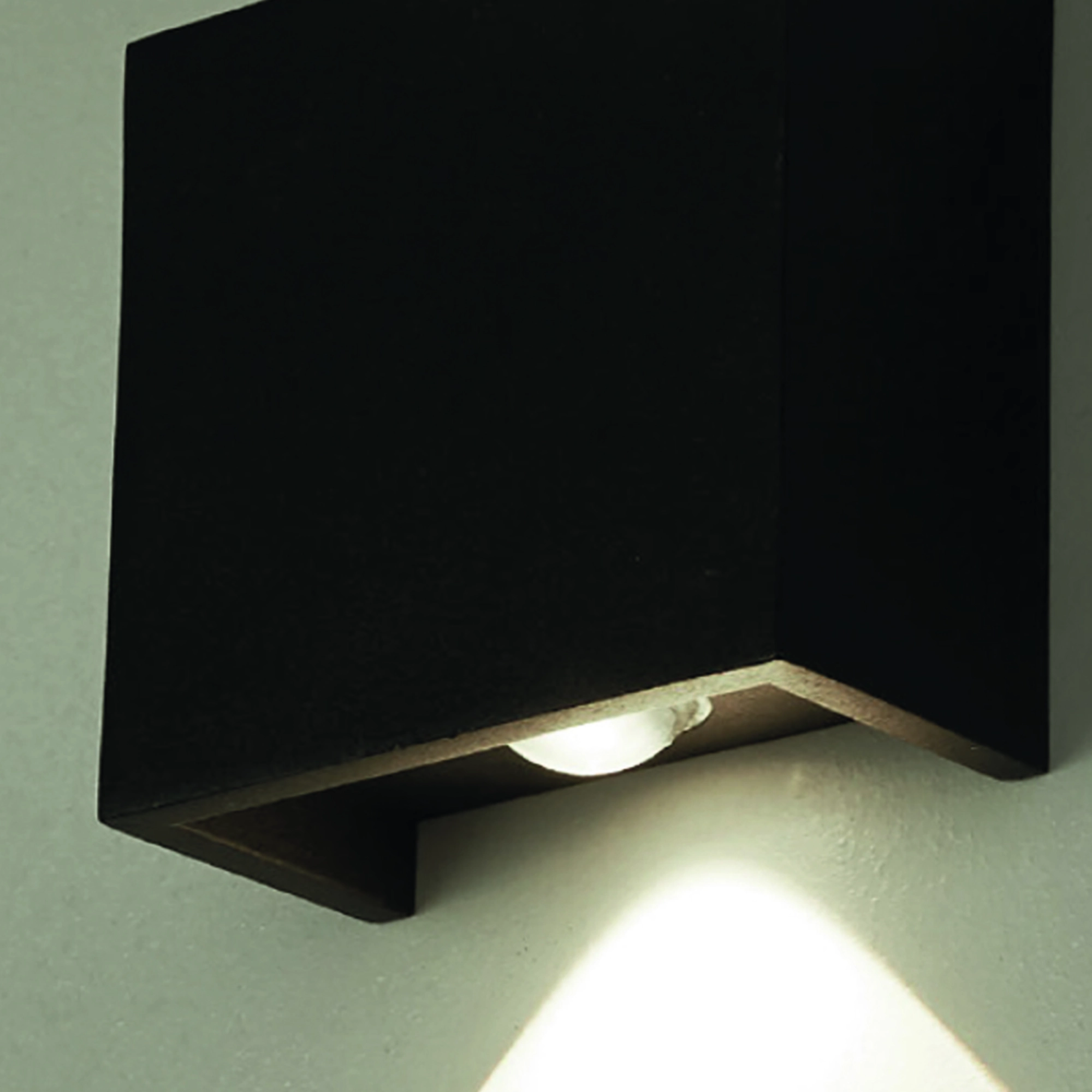 Design-Wandlampe Sloane Schwarz Lyora 5053423317380