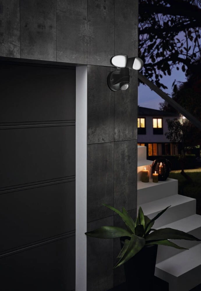 LED-Spot Pagino 2 Lichter mit Bewegungssensor schwarz Eglo 9002759981761