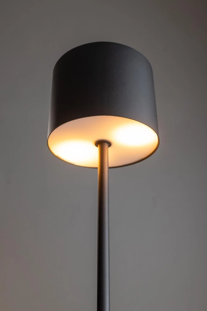 Coole Stehlampe Maverick Schwarz ETH 8720195306016