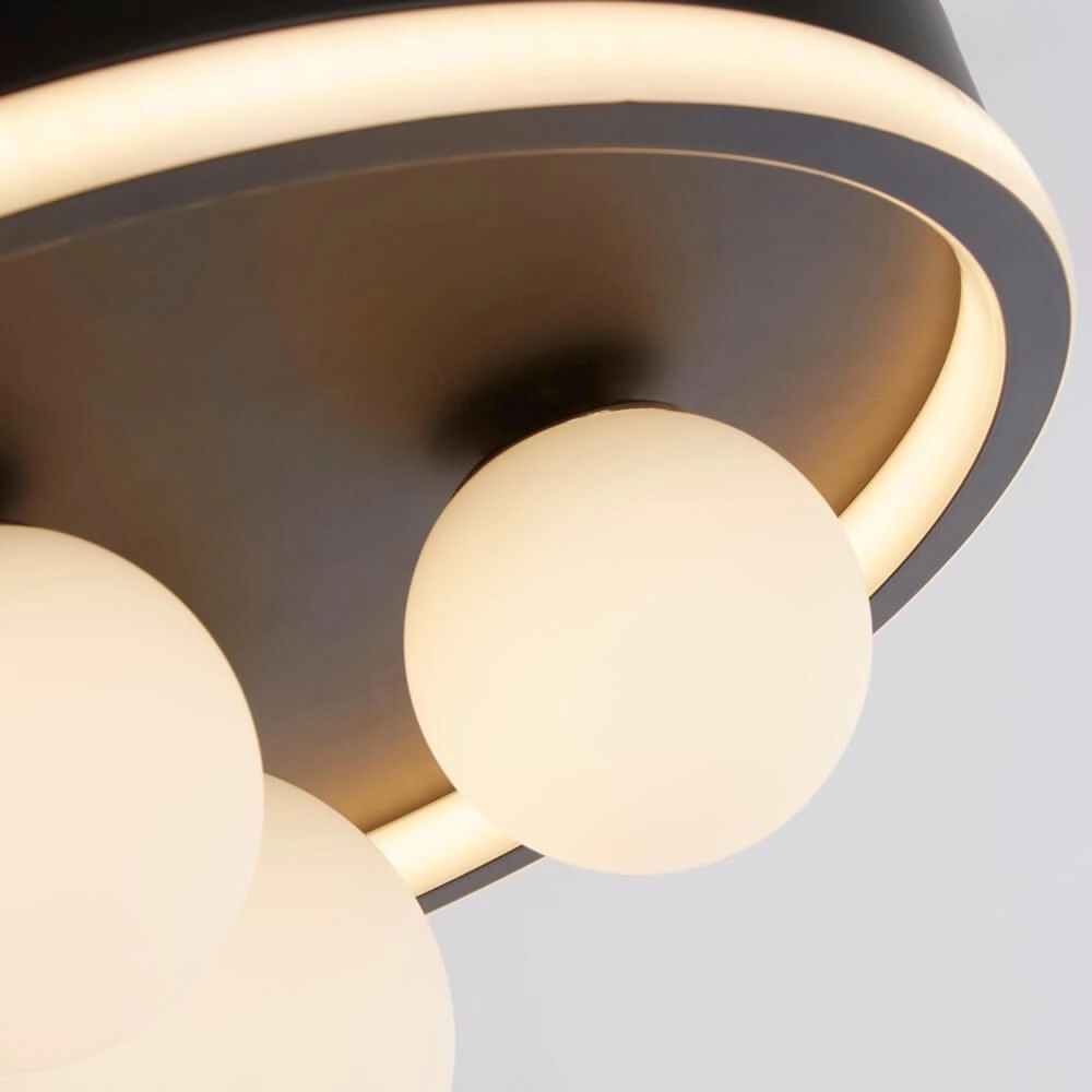 Deckenlampe Trident schwarz mit weißen Kugeln Searchlight 5053423274362