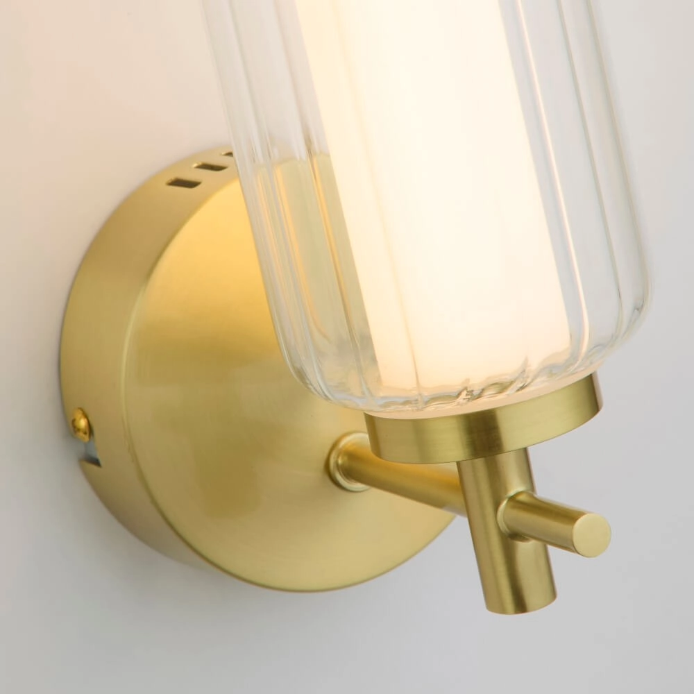 Moderne Wandleuchte Mod Messing Searchlight 5053423273105
