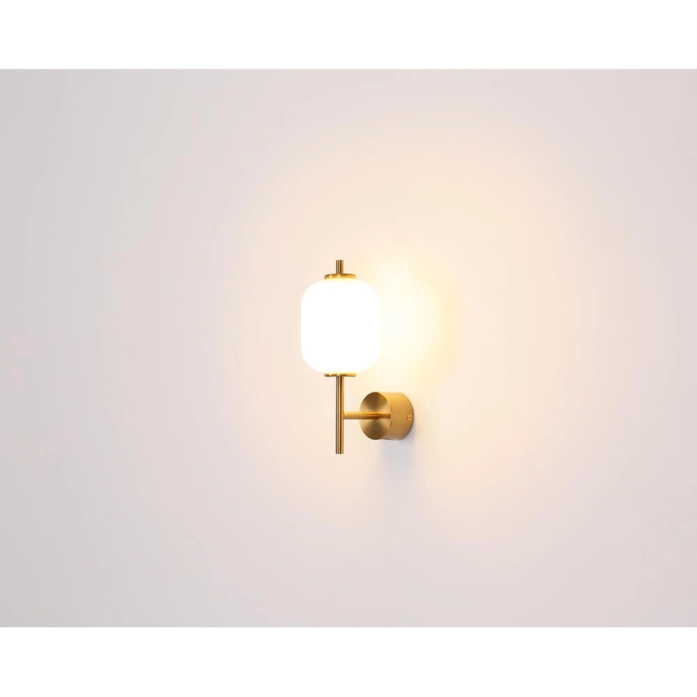Goldene Wandleuchte Ewald Weißes Glas Globo 9007371455584