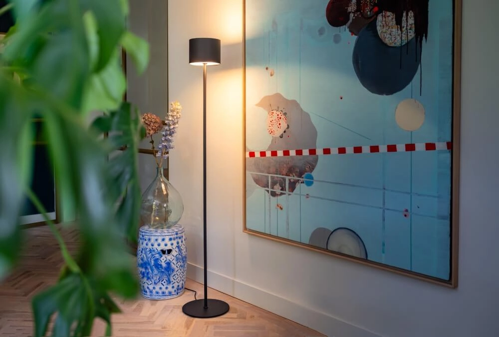 Coole Stehlampe Maverick Schwarz ETH 8720195306016