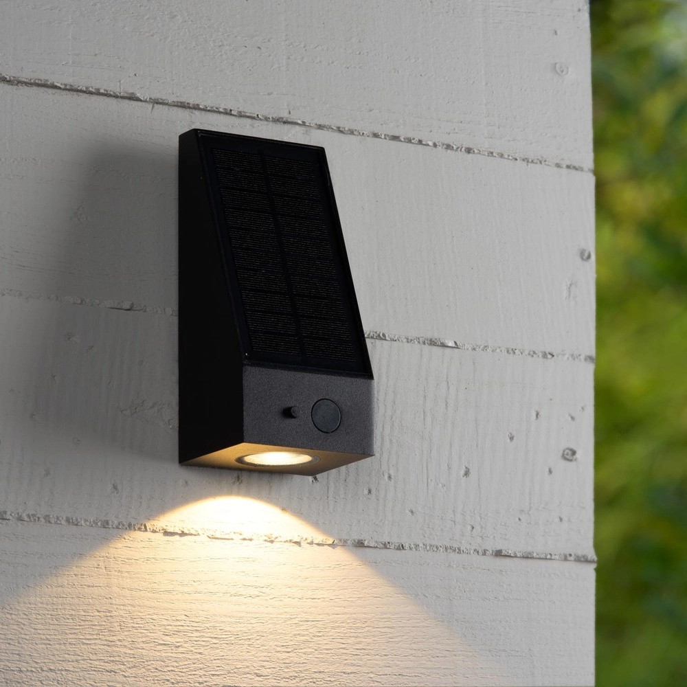 Solarwandlampe Irwin Schwarz mit Sensor Lucide 5411212152114