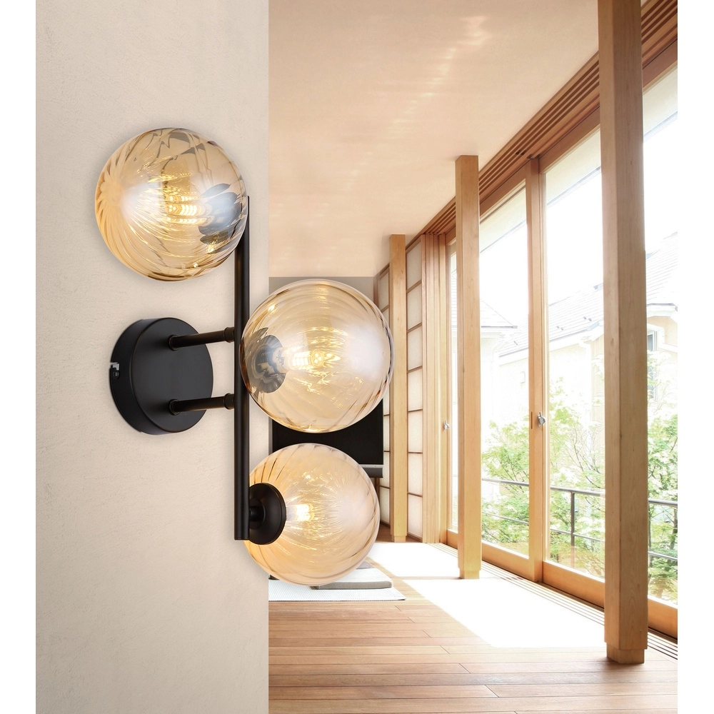 Schwarze Wandlampe Conor mit Bernsteinglas Globo 9007371515189