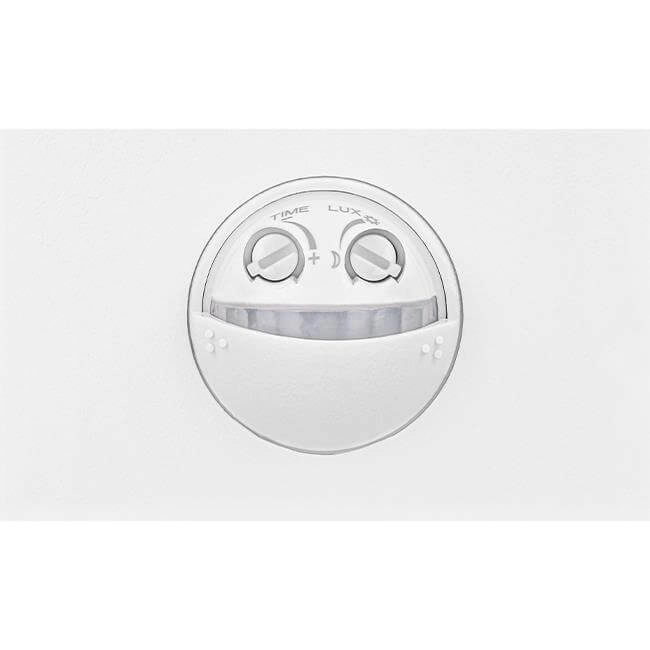 Weiße Außenleuchte Diron mit Sensor Lyora 5904703018162