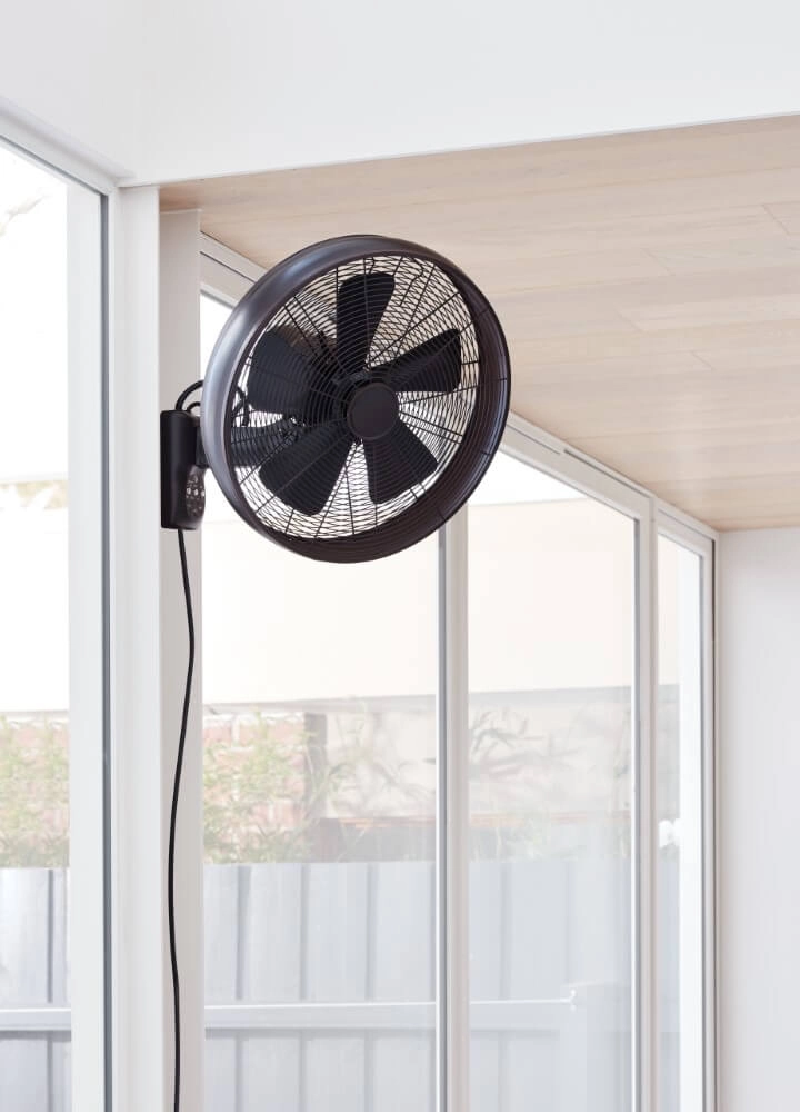Schwarzer Wandventilator Breeze Wall Fan Ø 46cm Beacon 9333509138150