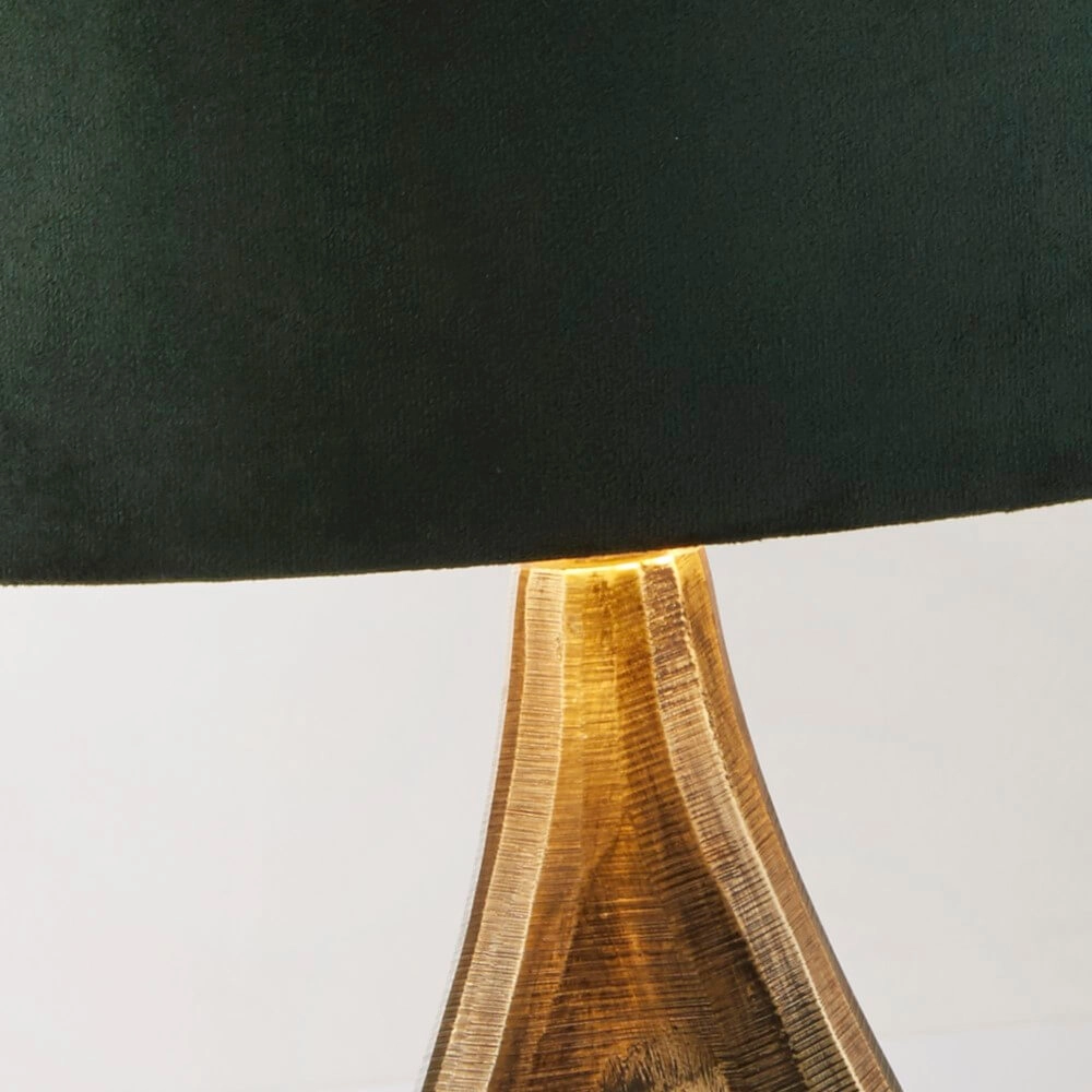 Goldene Tischlampe Bucklow mit grüner Haube Searchlight 5053423257303