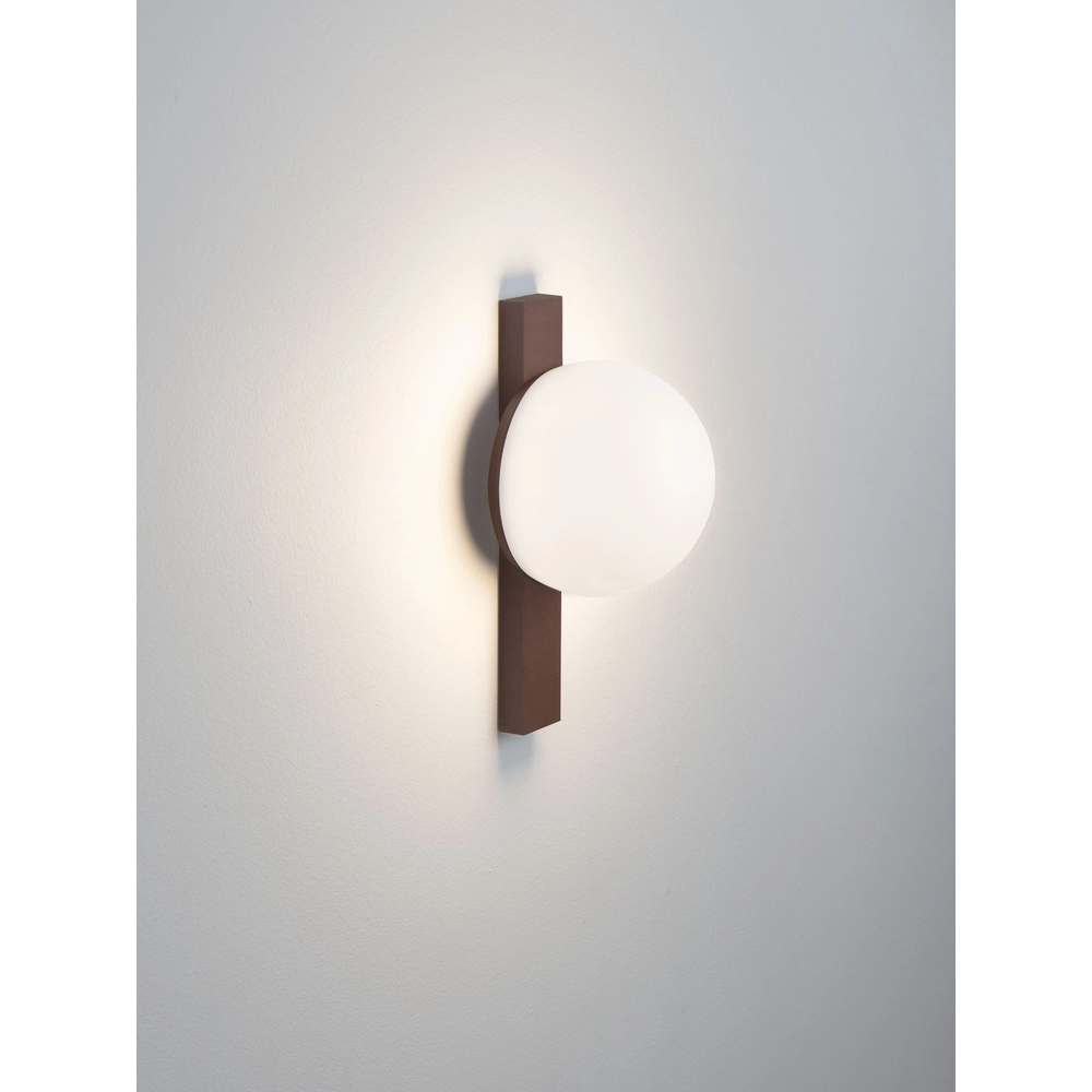 Einzigartige Wandlampe Remi Rostbraun mit weißer Zwiebel Lyora 5212017494481