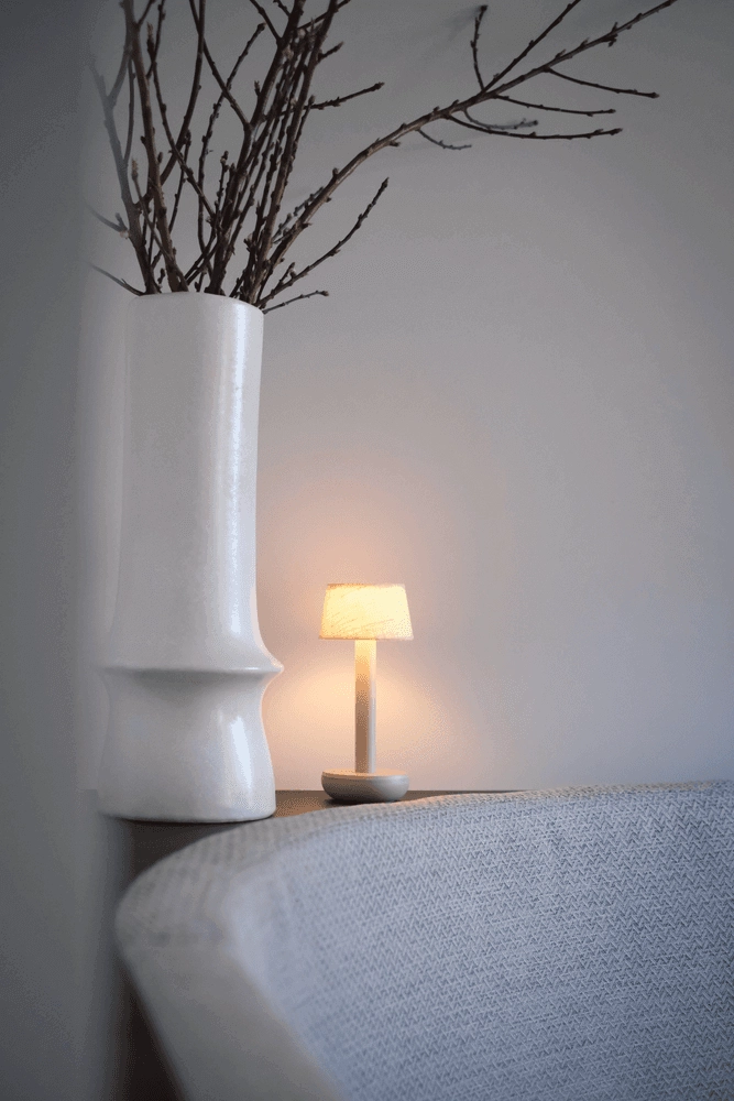 Wiederaufladbare Tischlampe Two Beige linnen Humble 7446023312363