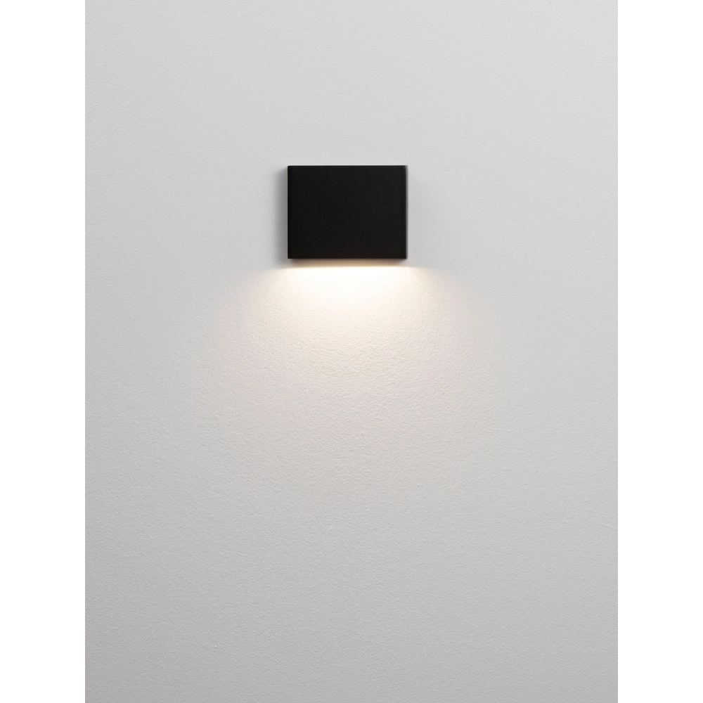 Schlanker Wandstrahler Tick Downlighter Schwarz Lyora 5212017453617