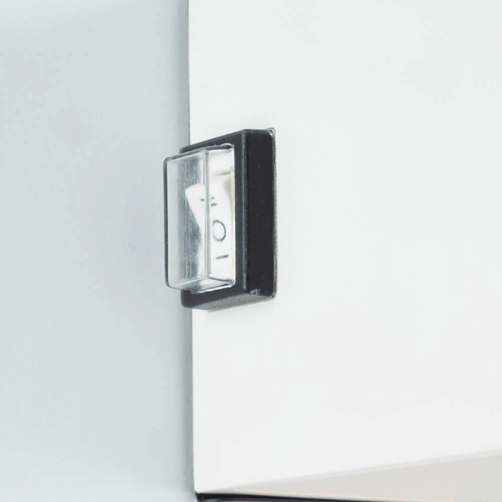 Weißer Aufbaustrahler Iseo wiederaufladbar Brilliant 4004353435591