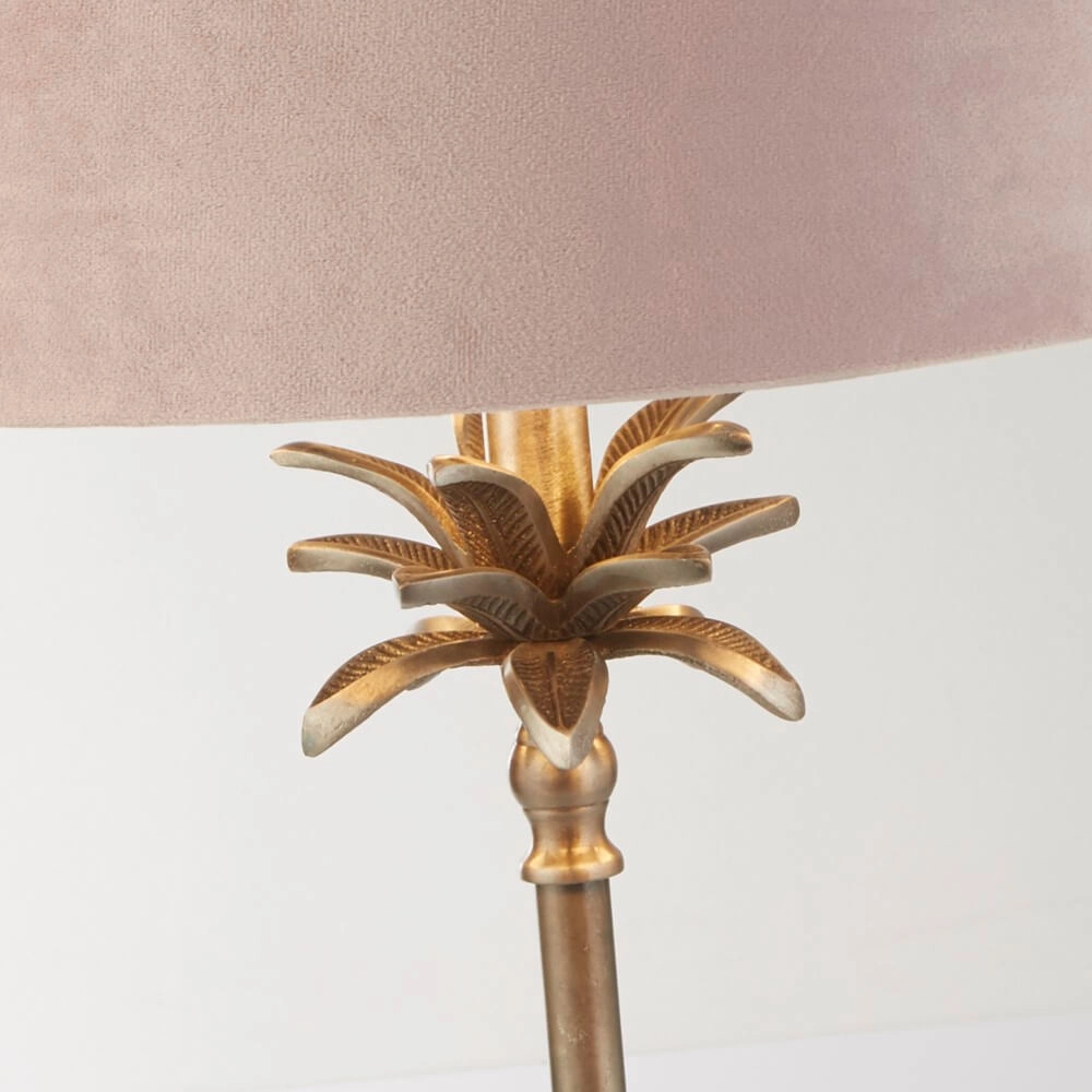 Tischlampe Palm Gold mit rosa Farbton Searchlight 5053423257488