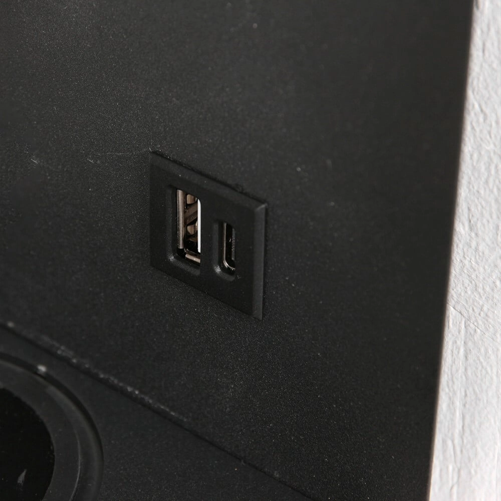 Nachttischlampe schwarz Upround mit Ladegerät und USB Steinhauer 8712746170467
