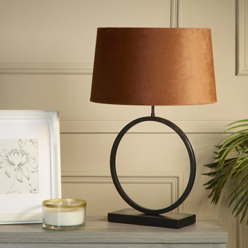 Tischlampe Elegant schwarz mit orangefarbener Kapuze Searchlight 5053423305493