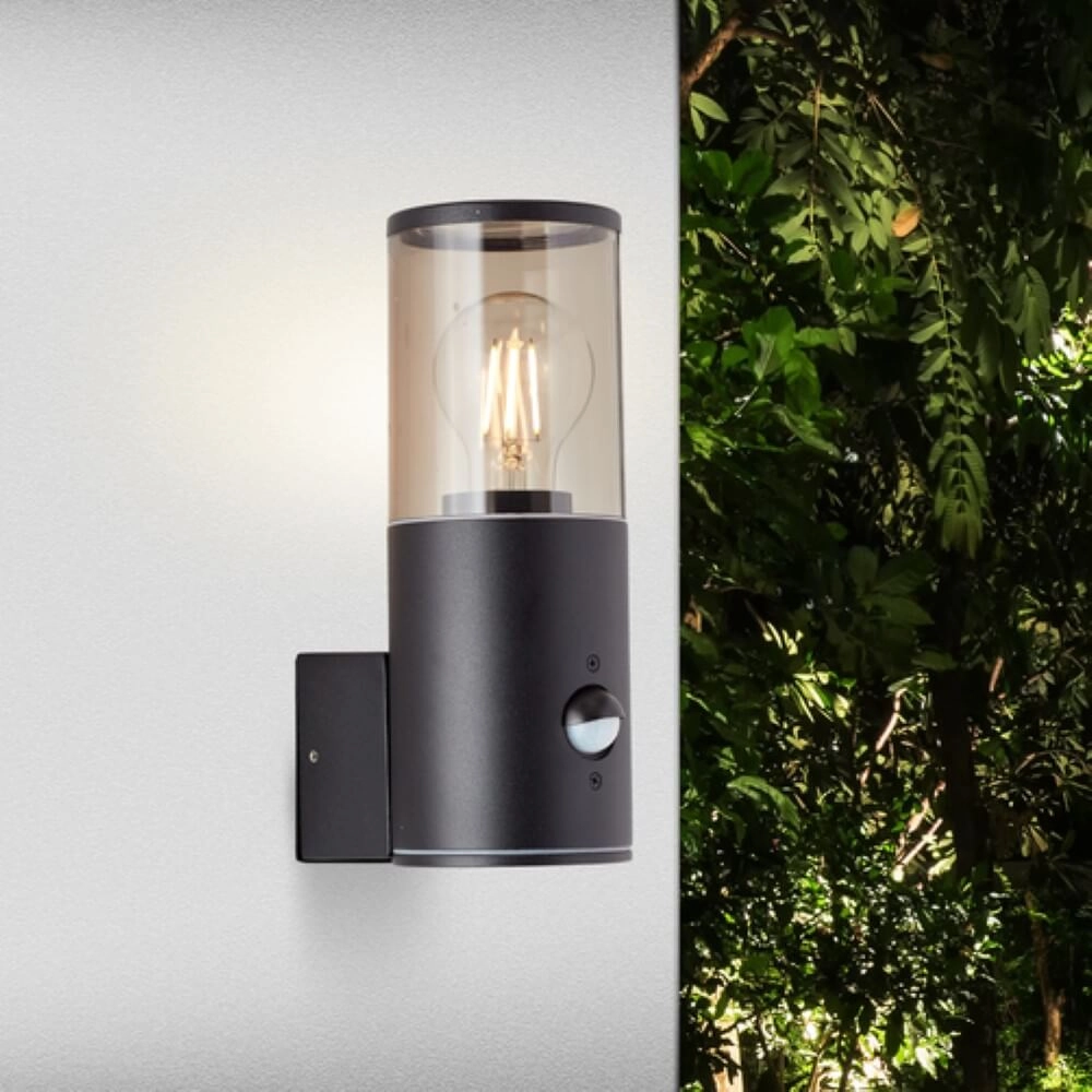 Schwarze Außenlampe Sergioro mit Sensor Brilliant 4004353405679