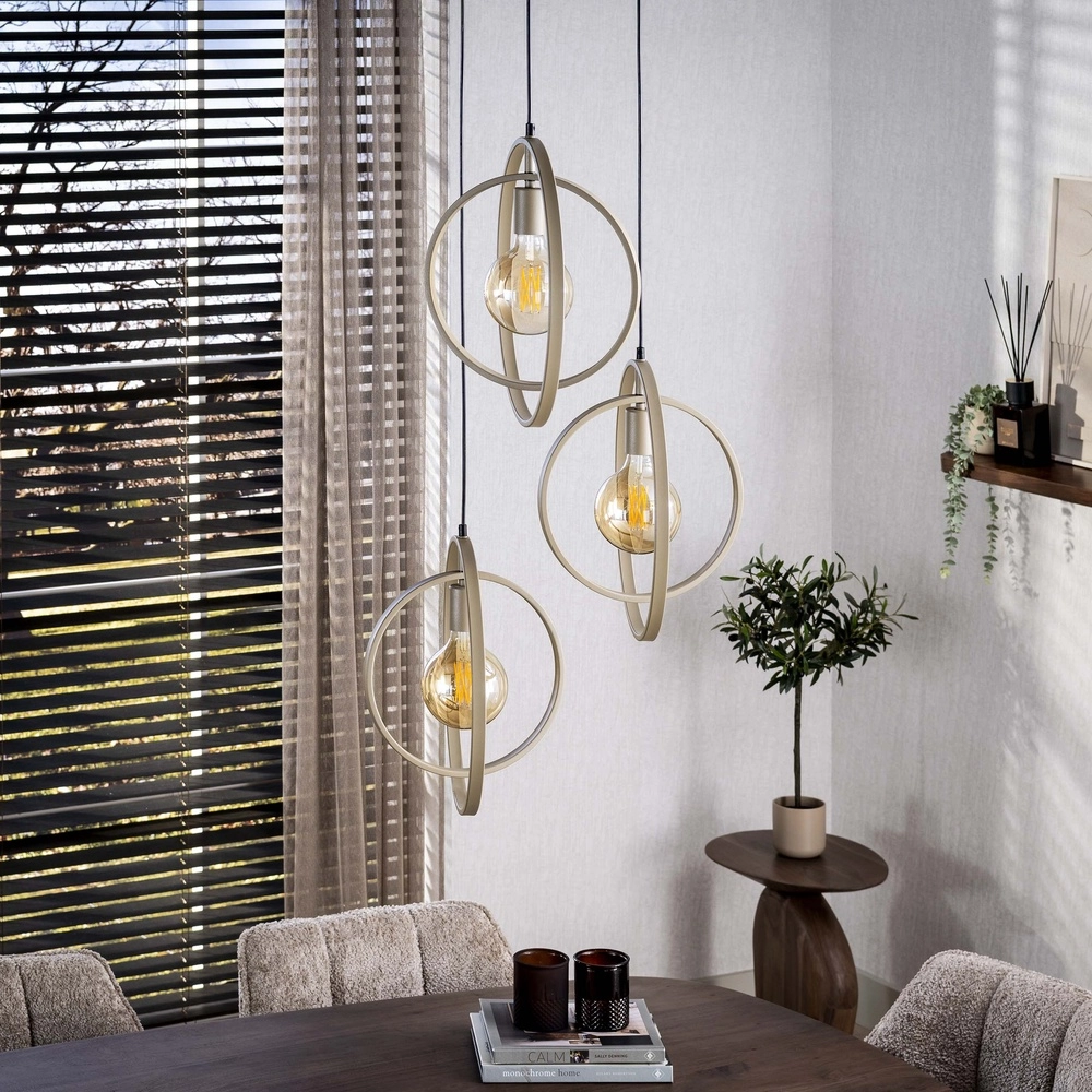 Esstisch mit 3-Licht Pendellampe Turn Ø 40cm – Sand – exzl E27 Lyora 8716803513136
