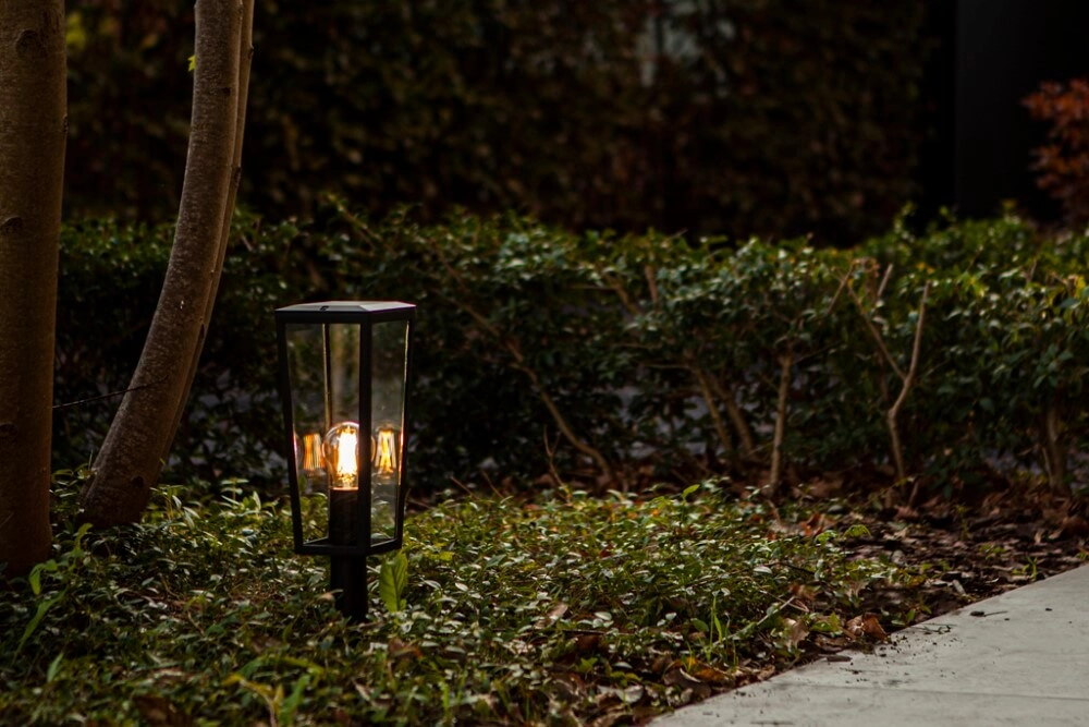 Einzigartige Gartenlampe Pine nur Schwarz Lutec 6939412070643