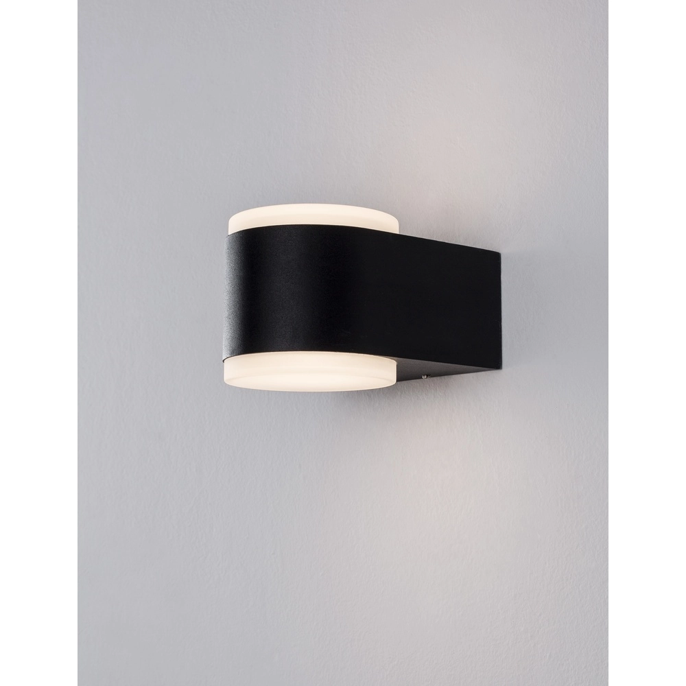 Schlanke Wandleuchte Nus Schwarzes Doppelzimmer Lyora 5212017425959