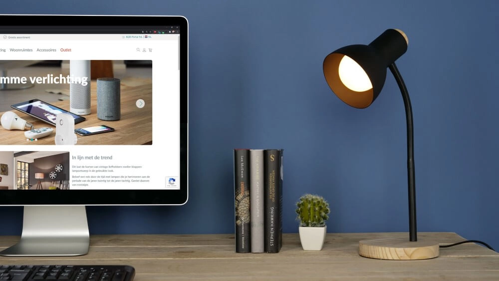 Ländliche Schreibtischlampe Veradal schwarz mit Holz Eglo 9002759988319