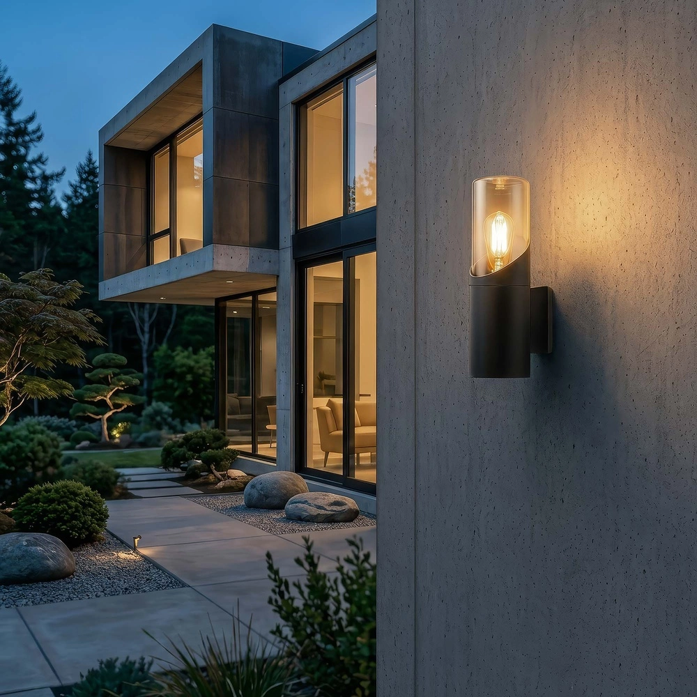 Design-Wandlampe Broadway Schwarz mit bernsteinfarbenem Glas-Single Searchlight 5,05342E+12
