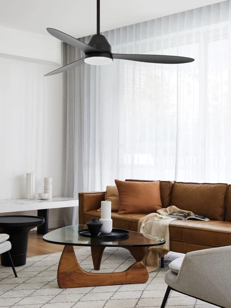 Schwarzer Deckenventilator mit Lampe Whitehaven Ø 143cm IP55 Beacon 9333509136477