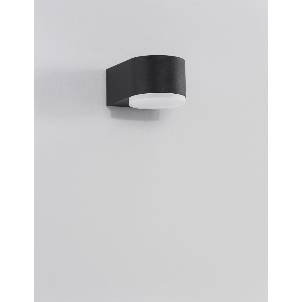 Schlanke Wandleuchte Nus schwarz einfach Lyora 5212017425942