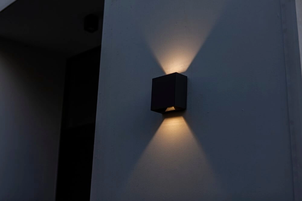 Schwarze Wandlampe Gemini Beams Design Lutec 6939412012117