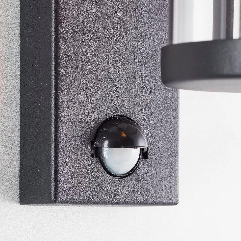 Schwarze Wandlampe Sidney mit Sensor Brilliant 4004353435683