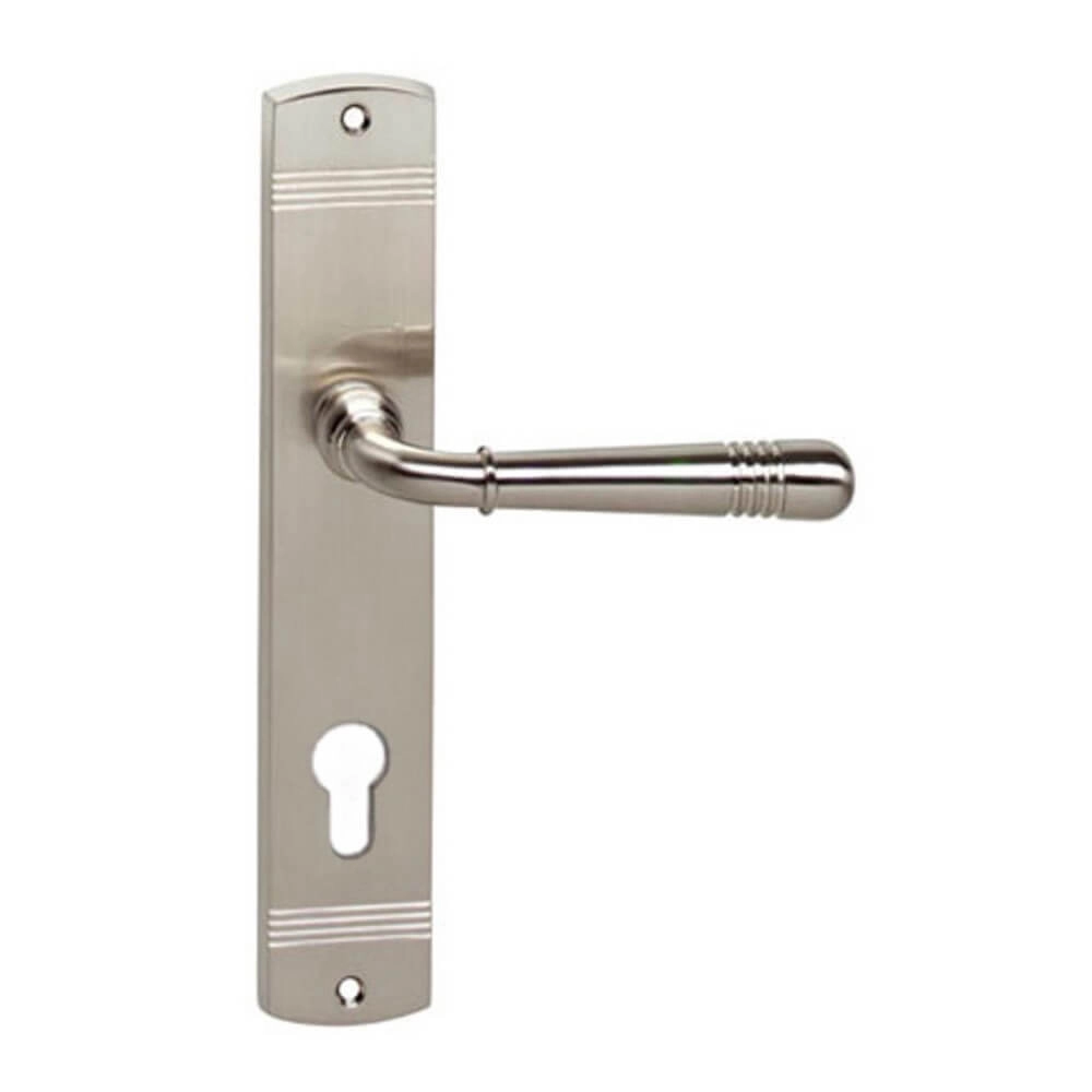 Klassischer Türgriff Helena PC 72mm nickel matt