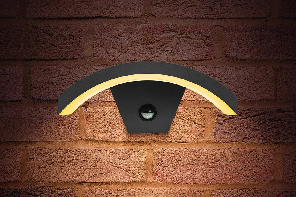 Design-Außenlampe Curve PIR mit Bewegungssensor Lyora 5055788232629