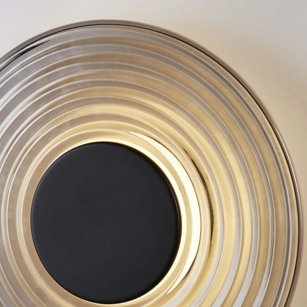 Wandleuchte Cleo Schwarzes und Rauchglas Searchlight 5053423298238