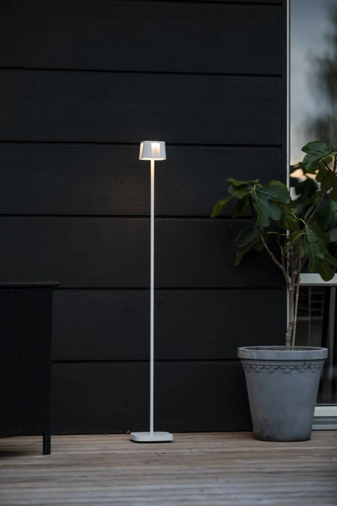 Weiße Stehlampe Nice für draußen KonstSmide 7318307831252
