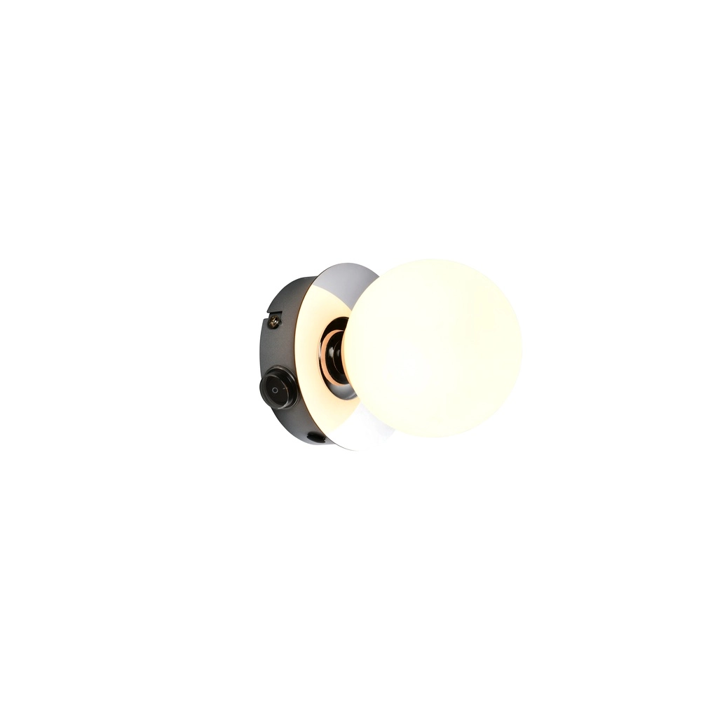 Design-Wandlampe Alfio Chrom mit weißem Glas
