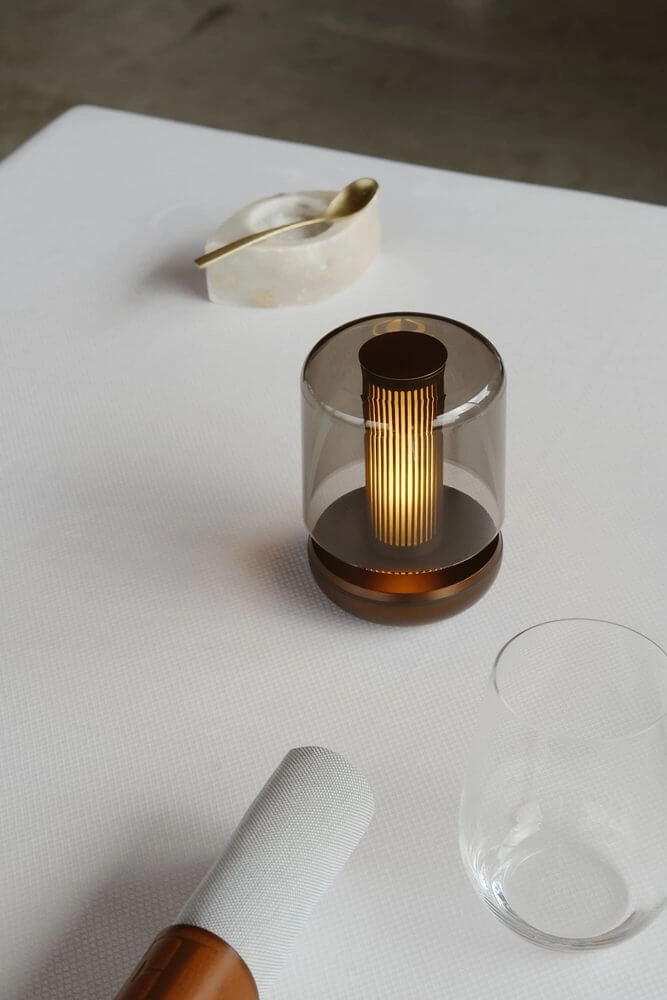 Wiederaufladbare Tischlampe Firefly Gold geräuchert Humble 6097522568556