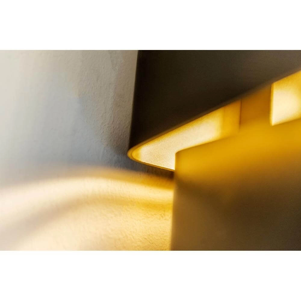 Design-Wandleuchte Layers Schwarz mit goldener Innenseite Artdelight 8720701101500