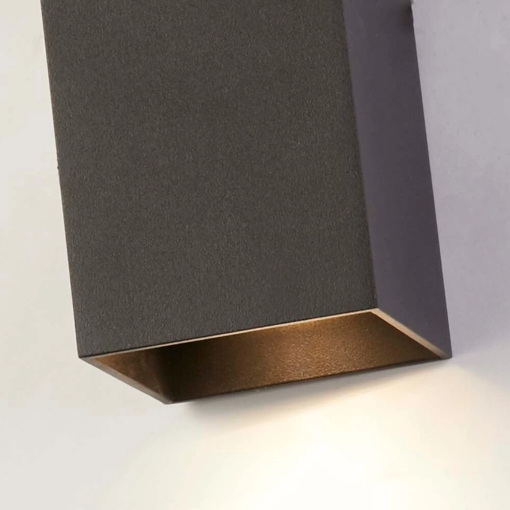 Schlanke Wandleuchte Sifor schwarz Lyora 5053423285078