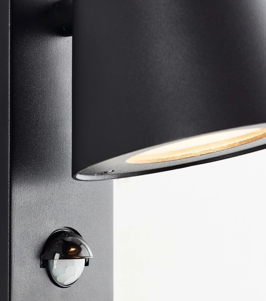 Schwarze Wandlampe Bari mit Sensor Brilliant 4004353435782