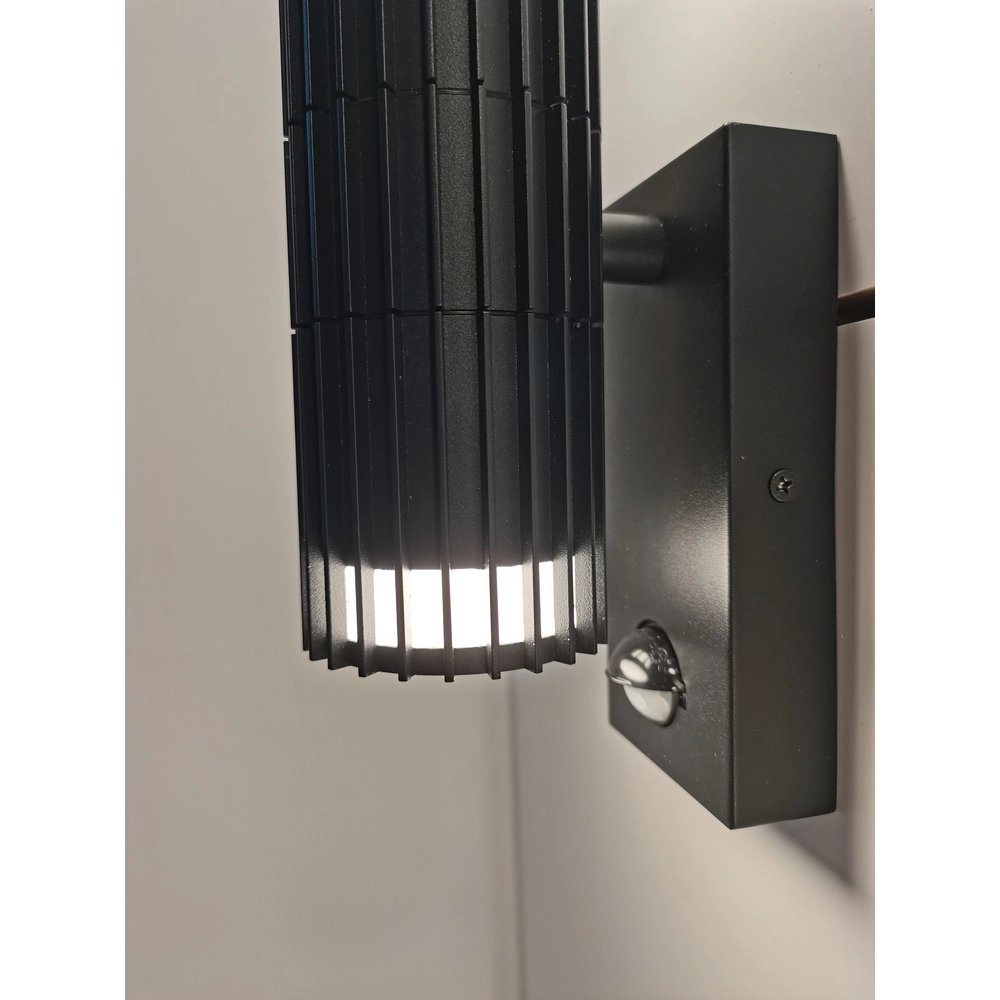Wandleuchte Detroit Schwarz mit Sensor Searchlight 5053423300061