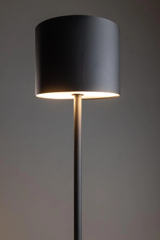 Coole Stehlampe Maverick Schwarz ETH 8720195306016