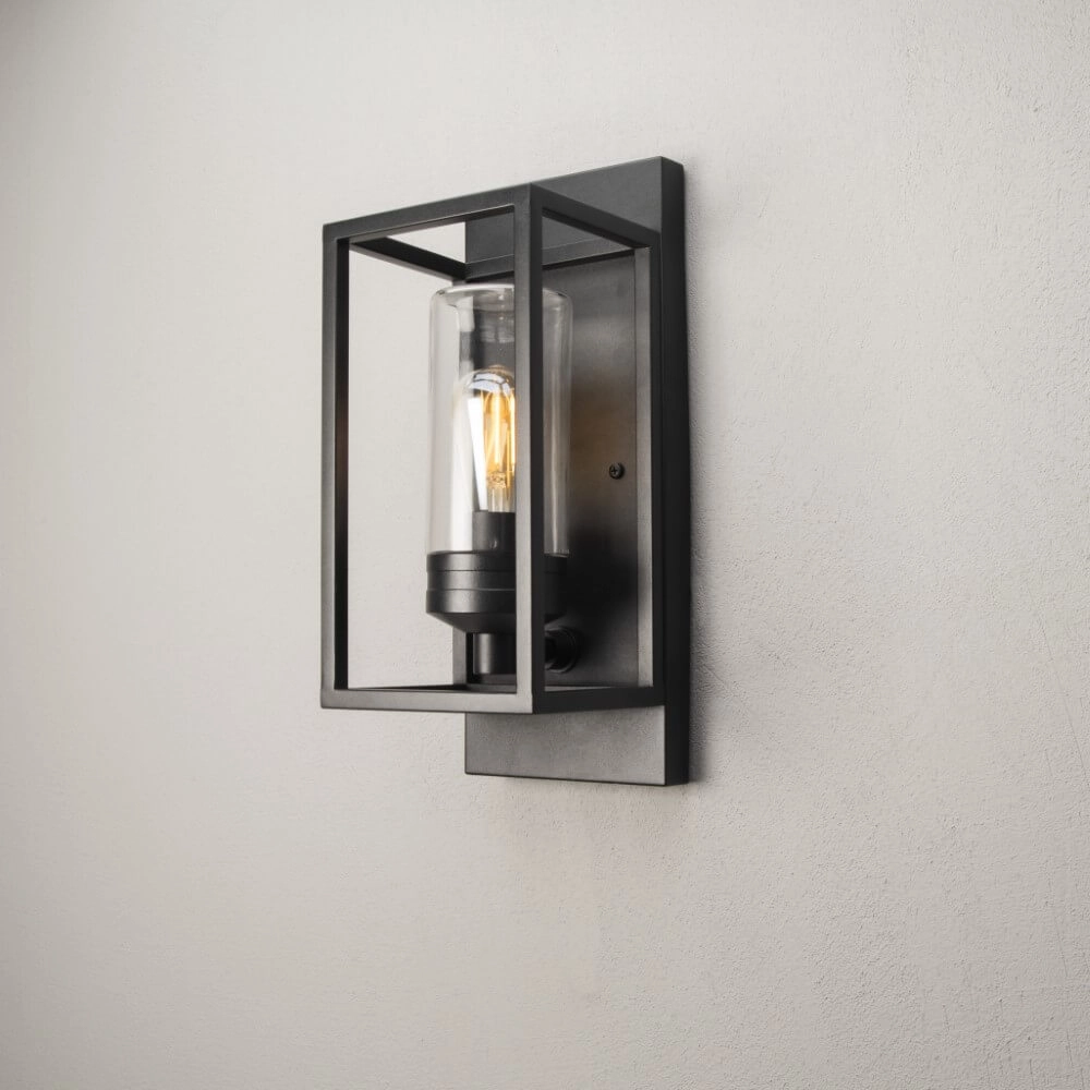 Schwarze Wandlampe Trani mit Dämmerungssensor KonstSmide 7318307353754