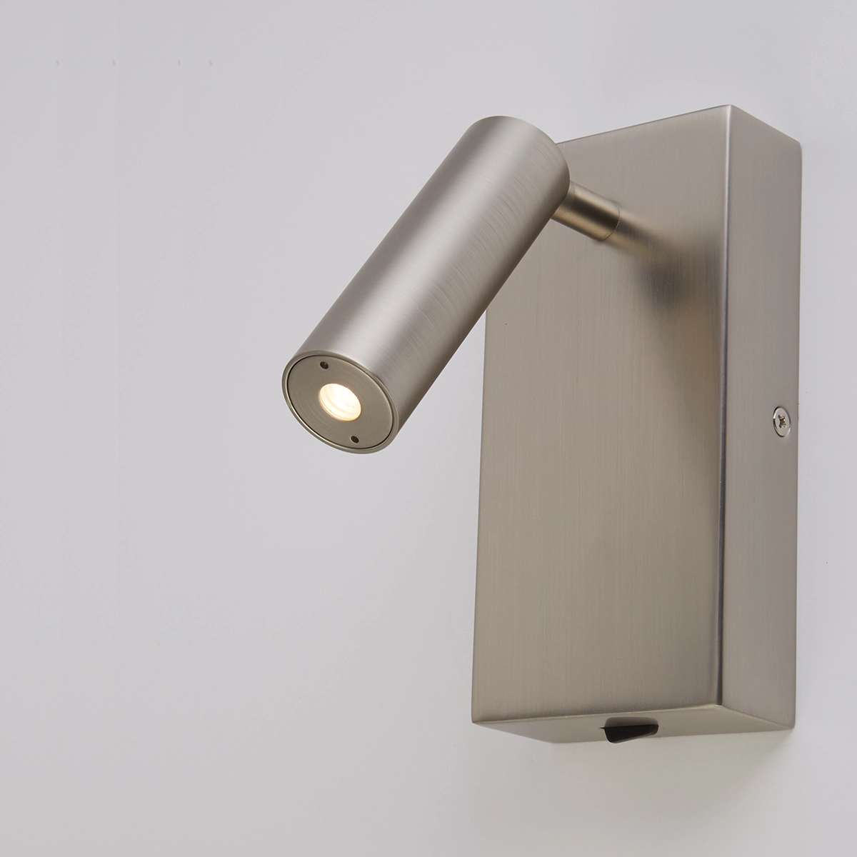 Nachttischlampe Victoria Nickel mit Steckverbinder