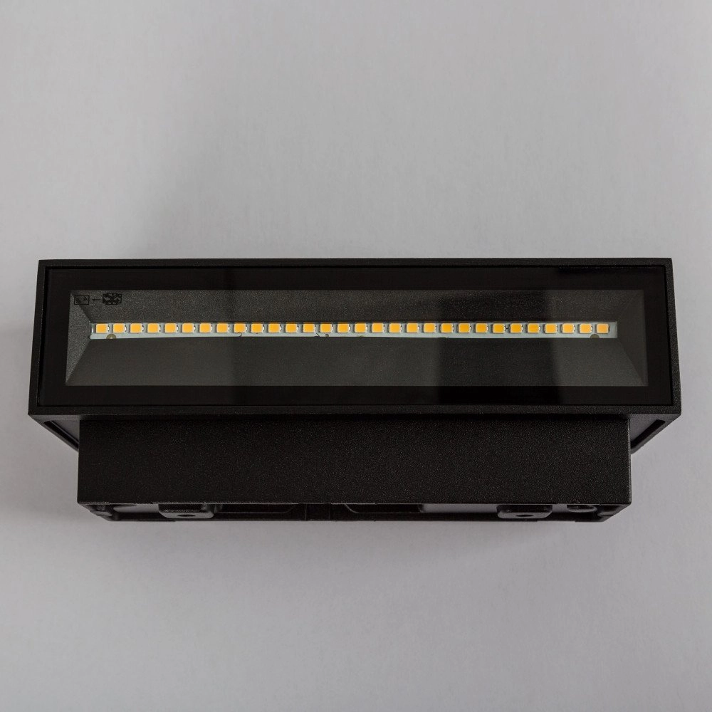 Schwarzer Wandspot Segment M KS 8714732749602